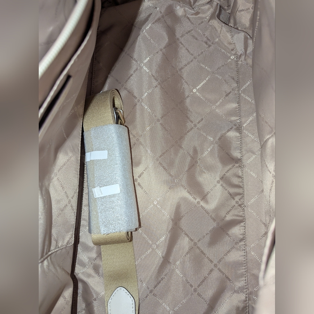 Michael Kors Jet Set Travel Large Duffle PVC Signature Light Cream Multi NWOT - Picture 5 of 13